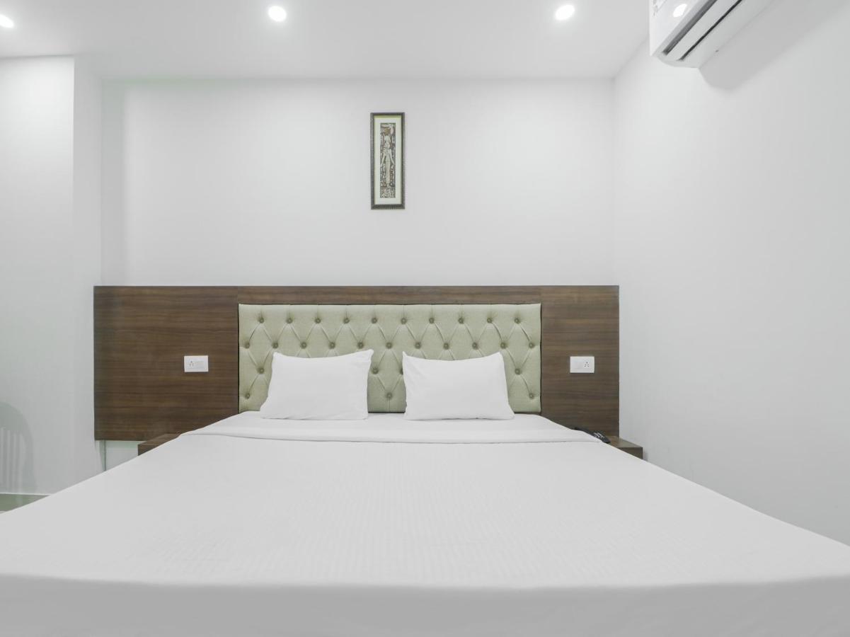 Oyo Townhouse 853 Hotel The Royal Aroma Haridwār Exteriör bild